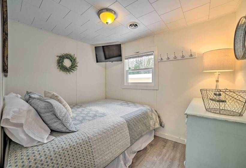 Charming Modern Cottage On Houghton Lake!