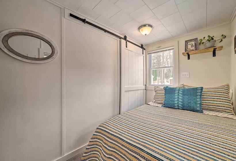 Charming Modern Cottage On Houghton Lake!