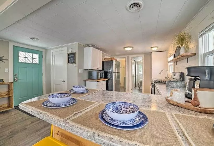 Charming Modern Cottage On Houghton Lake!