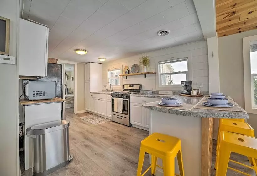 Charming Modern Cottage On Houghton Lake!