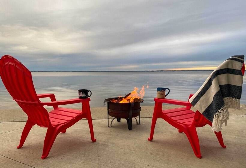 Charming Modern Cottage On Houghton Lake!