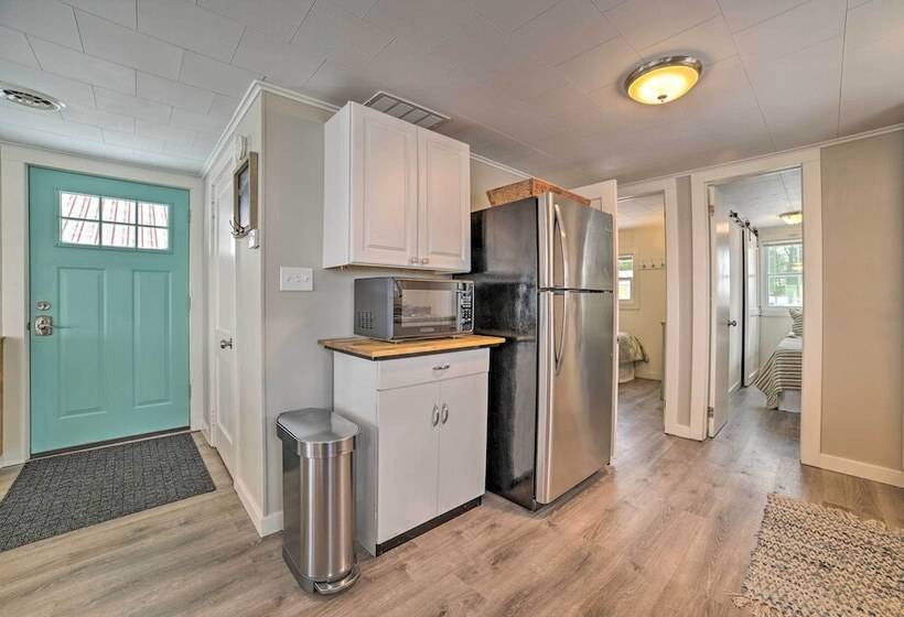 Charming Modern Cottage On Houghton Lake!