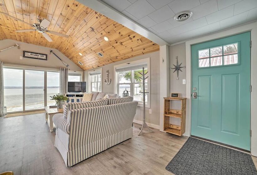 Charming Modern Cottage On Houghton Lake!