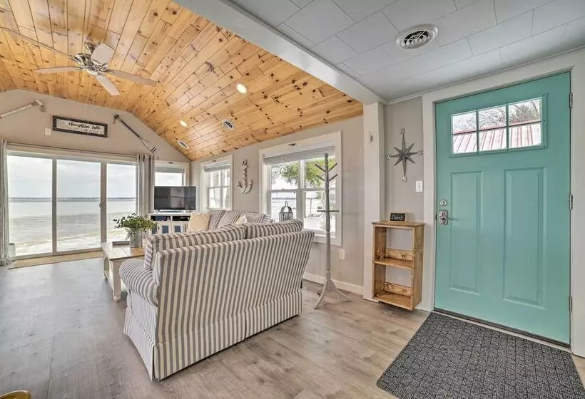 Charming Modern Cottage On Houghton Lake!