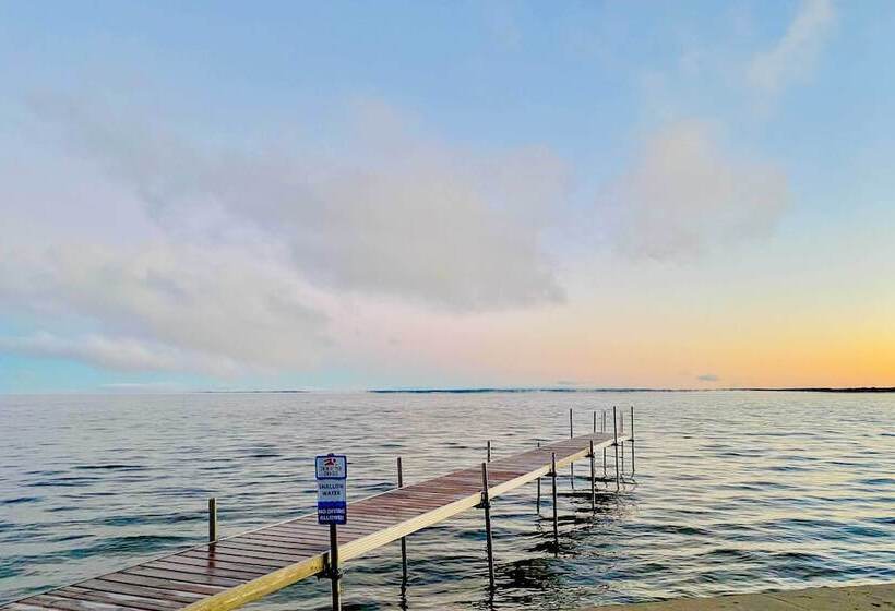 Charming Modern Cottage On Houghton Lake!