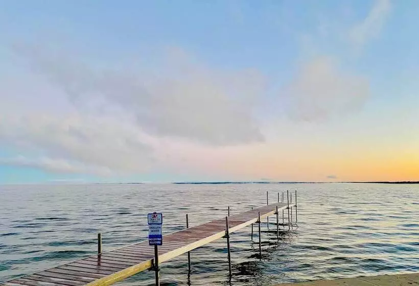 Charming Modern Cottage On Houghton Lake!