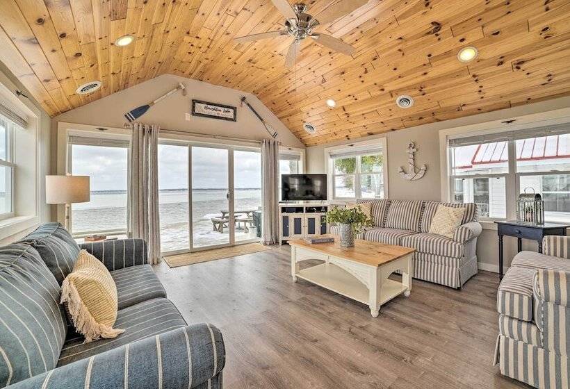 Charming Modern Cottage On Houghton Lake!