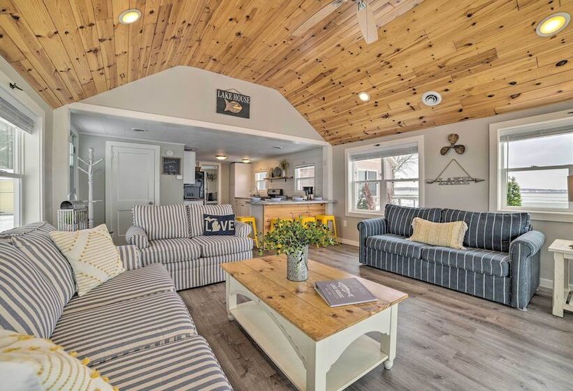 Charming Modern Cottage On Houghton Lake!