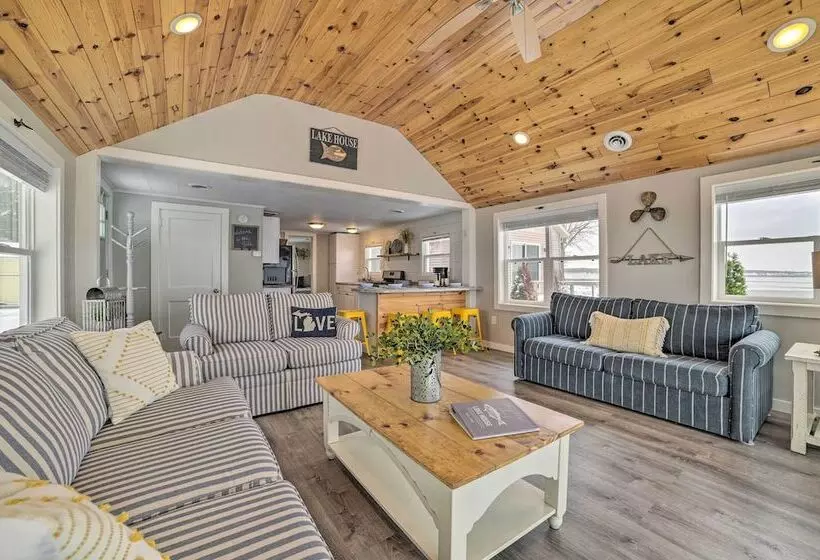 Charming Modern Cottage On Houghton Lake!