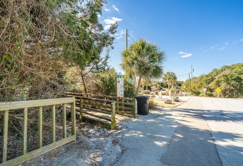 Coastal Vista Walk To Emerald Isle Beach!
