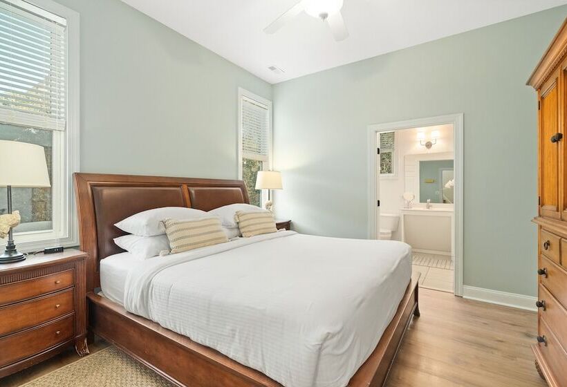 Coastal Vista Walk To Emerald Isle Beach!