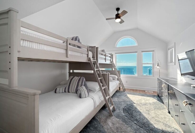 Coastal Vista Walk To Emerald Isle Beach!