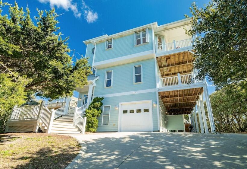 Coastal Vista Walk To Emerald Isle Beach!