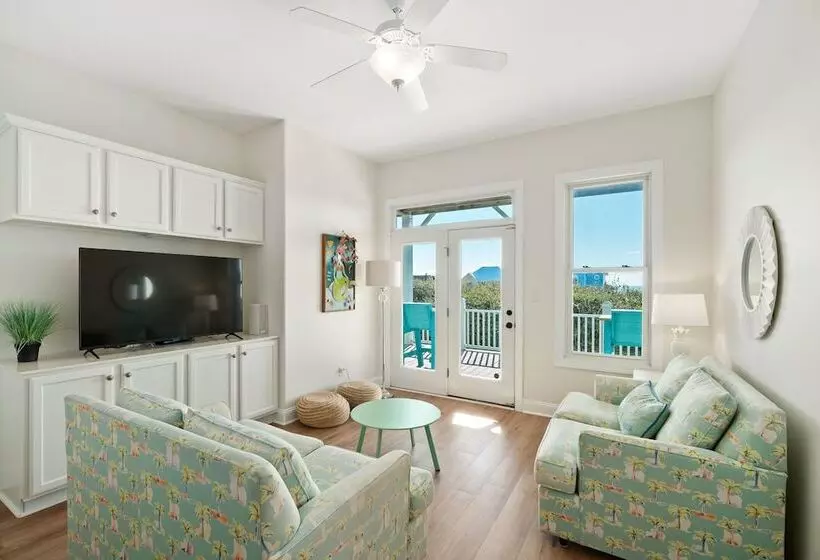 Coastal Vista    Walk To Emerald Isle Beach!