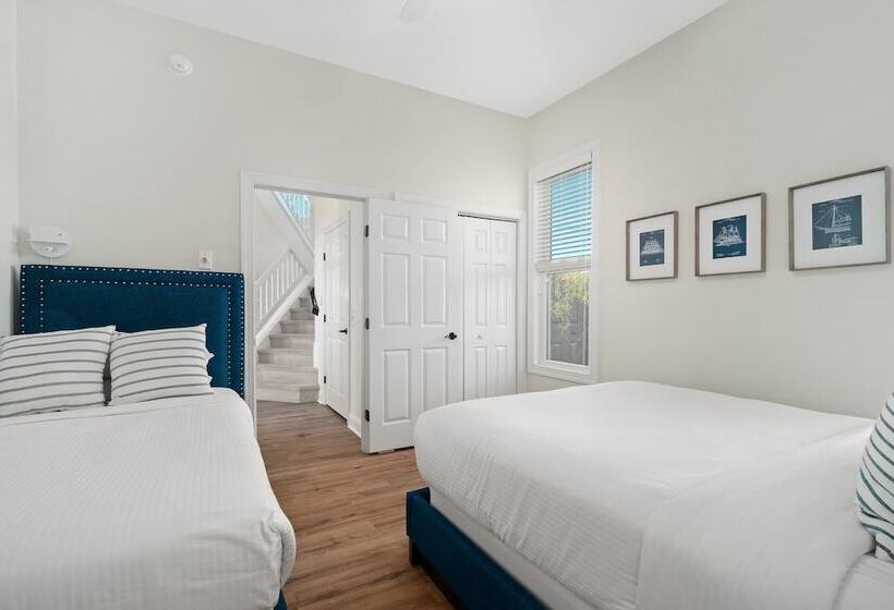 Coastal Vista Walk To Emerald Isle Beach!