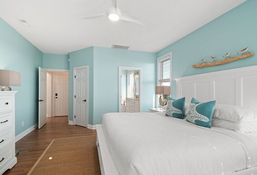 Coastal Vista Walk To Emerald Isle Beach!