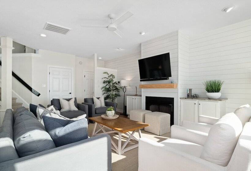 Coastal Vista Walk To Emerald Isle Beach!