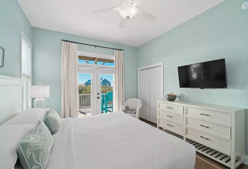 Coastal Vista    Walk To Emerald Isle Beach!