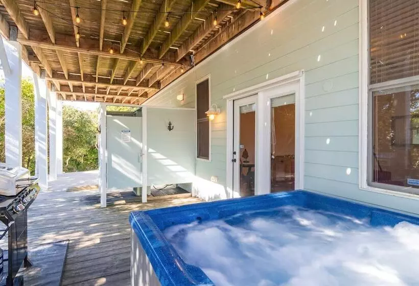 Coastal Vista    Walk To Emerald Isle Beach!