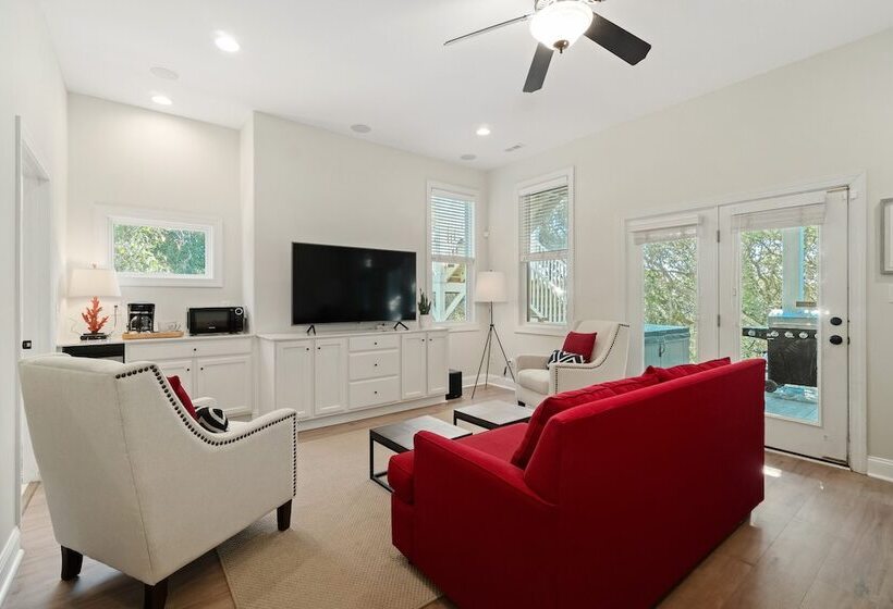 Coastal Vista Walk To Emerald Isle Beach!