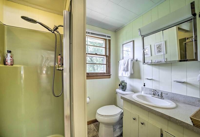 Cozy Franklin Cottage W/ Waterfront Views!