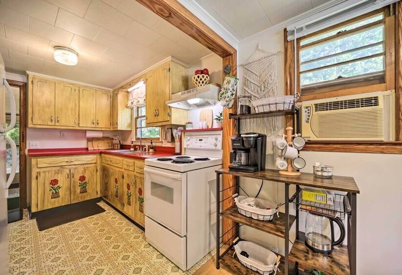 Cozy Franklin Cottage W/ Waterfront Views!