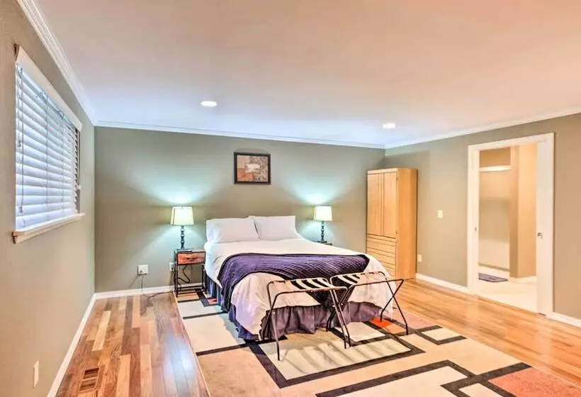 Cozy Washington Escape Near Hiking & Golfing!