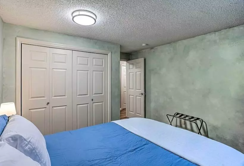 Cozy Washington Escape Near Hiking & Golfing!