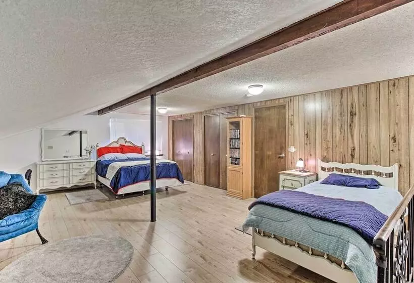 Cozy Washington Escape Near Hiking & Golfing!