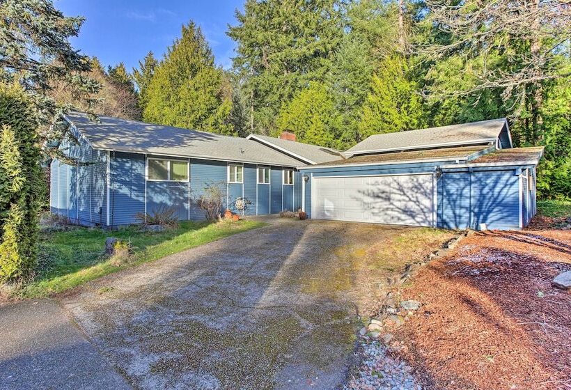 Cozy Washington Escape Near Hiking & Golfing!