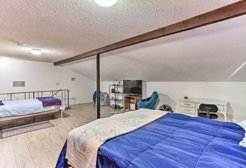 Cozy Washington Escape Near Hiking & Golfing!