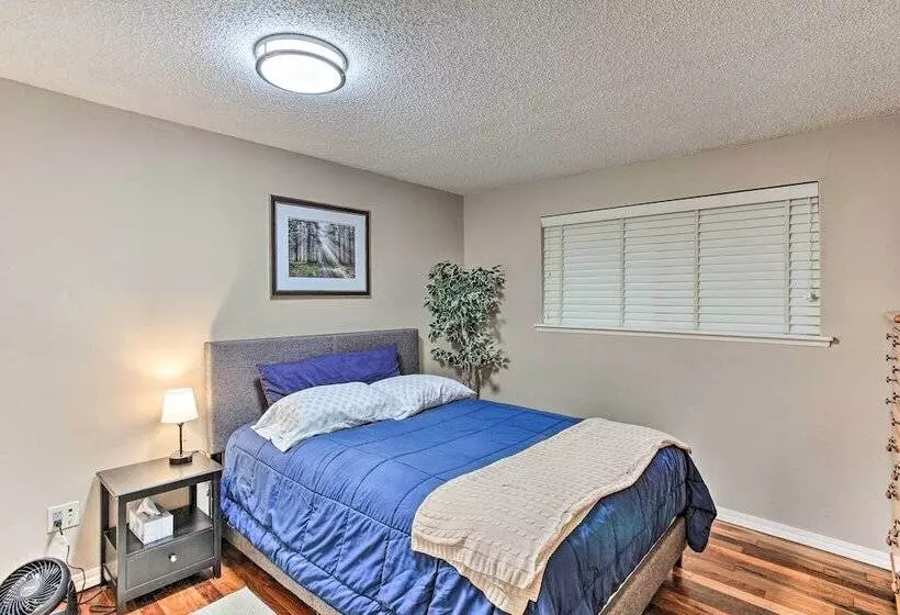 Cozy Washington Escape Near Hiking & Golfing!