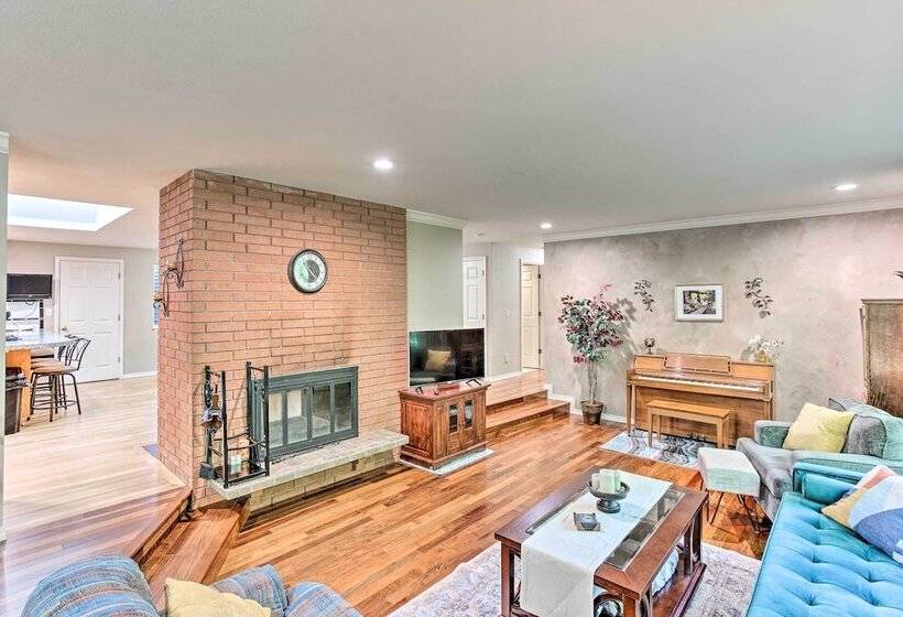 Cozy Washington Escape Near Hiking & Golfing!