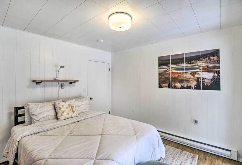 Downtown Bigfork Home W/ Fire Pit, Walk To Harbor!