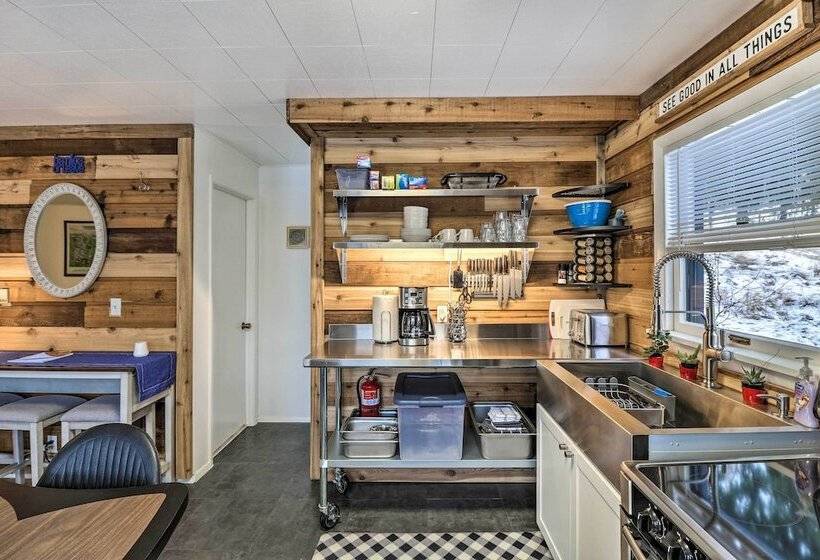 Downtown Bigfork Home W/ Fire Pit, Walk To Harbor!