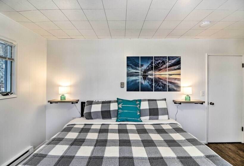 Downtown Bigfork Home W/ Fire Pit, Walk To Harbor!