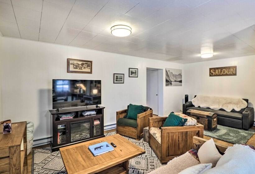 Downtown Bigfork Home W/ Fire Pit, Walk To Harbor!