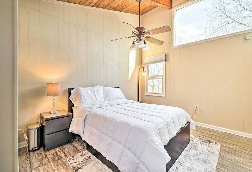 Chuck S Nest: East Stroudsburg Home With Fire Pit!