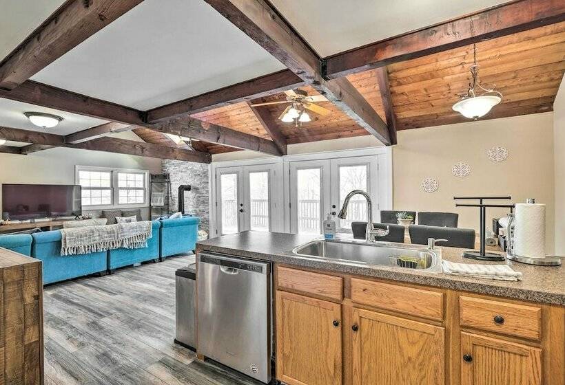 Chuck S Nest: East Stroudsburg Home With Fire Pit!