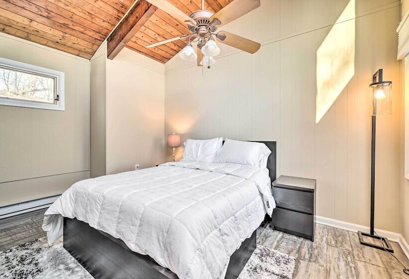 Chuck S Nest: East Stroudsburg Home With Fire Pit!