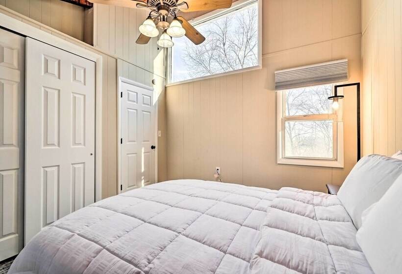 Chuck S Nest: East Stroudsburg Home With Fire Pit!