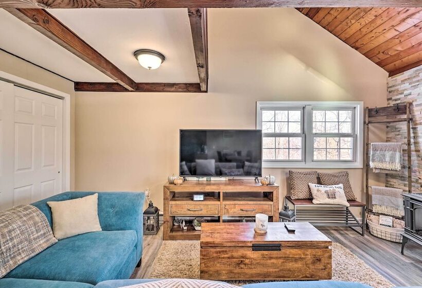 Chuck S Nest: East Stroudsburg Home With Fire Pit!