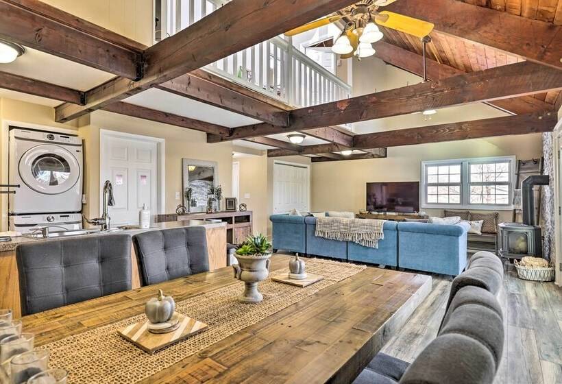 Chuck S Nest: East Stroudsburg Home With Fire Pit!