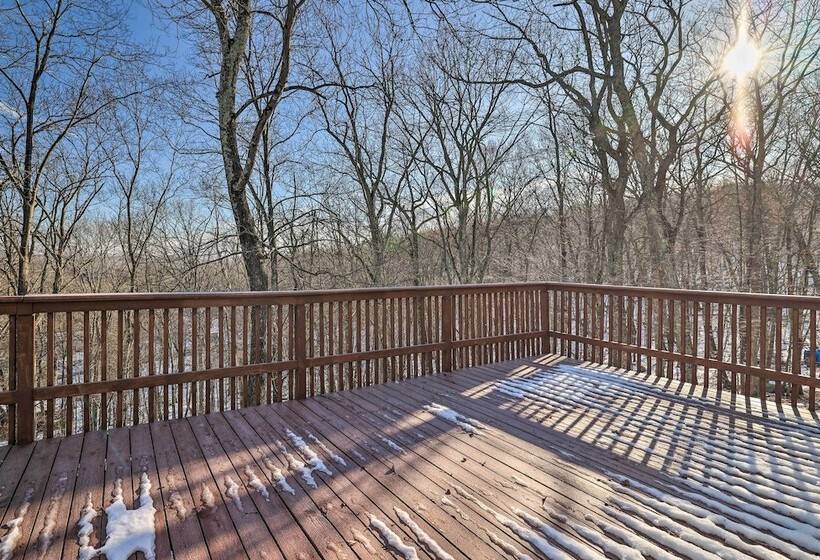 Chuck S Nest: East Stroudsburg Home With Fire Pit!