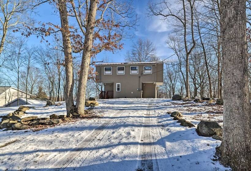 Chuck S Nest: East Stroudsburg Home With Fire Pit!