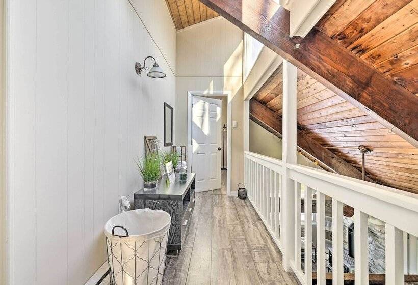 Chuck S Nest: East Stroudsburg Home With Fire Pit!