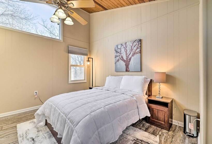 Chuck S Nest: East Stroudsburg Home With Fire Pit!