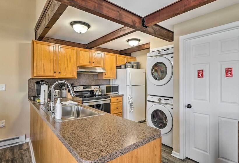 Chuck S Nest: East Stroudsburg Home With Fire Pit!