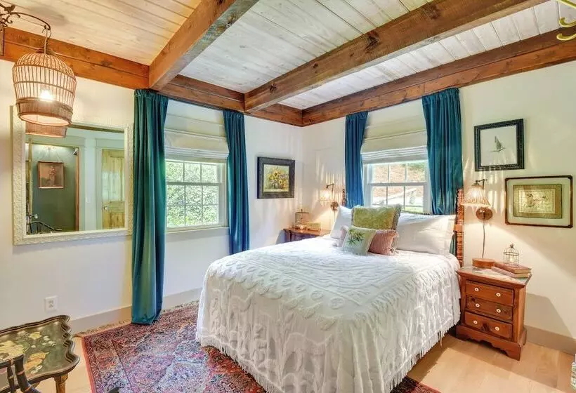 Enchanting Highlands Cottage W/ Pond & Waterfall