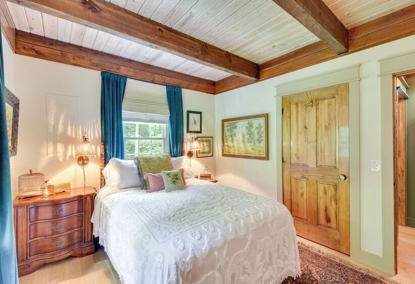 Enchanting Highlands Cottage W/ Pond & Waterfall